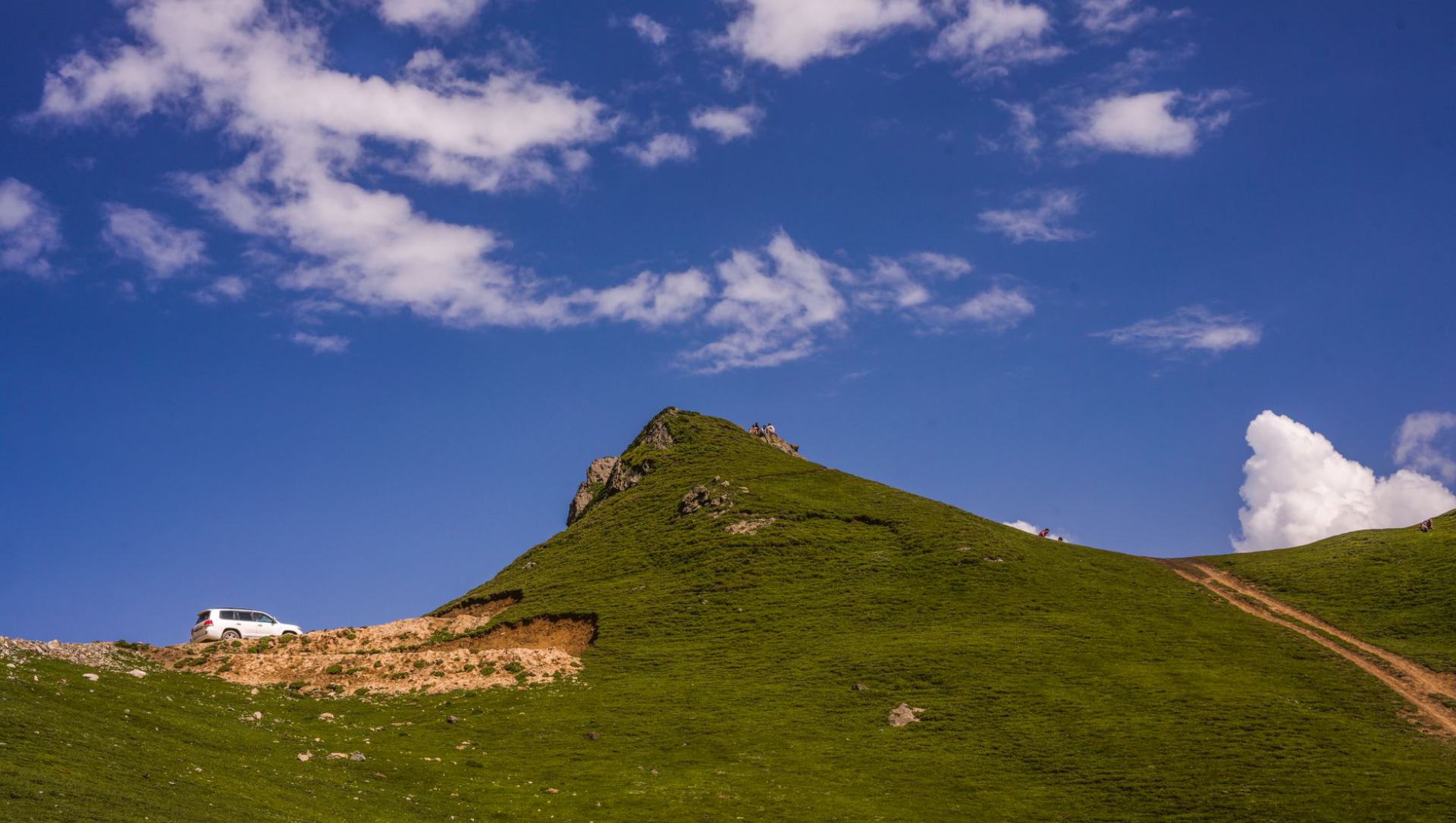 Sinthan Top mountain pass and panoramic Kashmir views